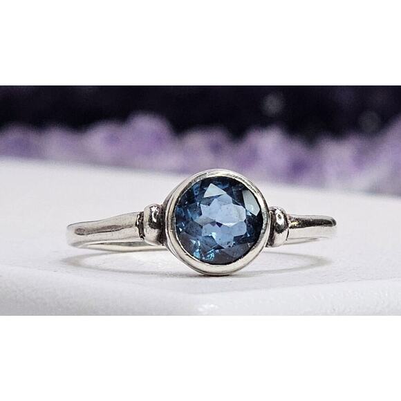Vintage 925 Sterling Silver Bezel Set Blue Topaz Ring Size 9.5